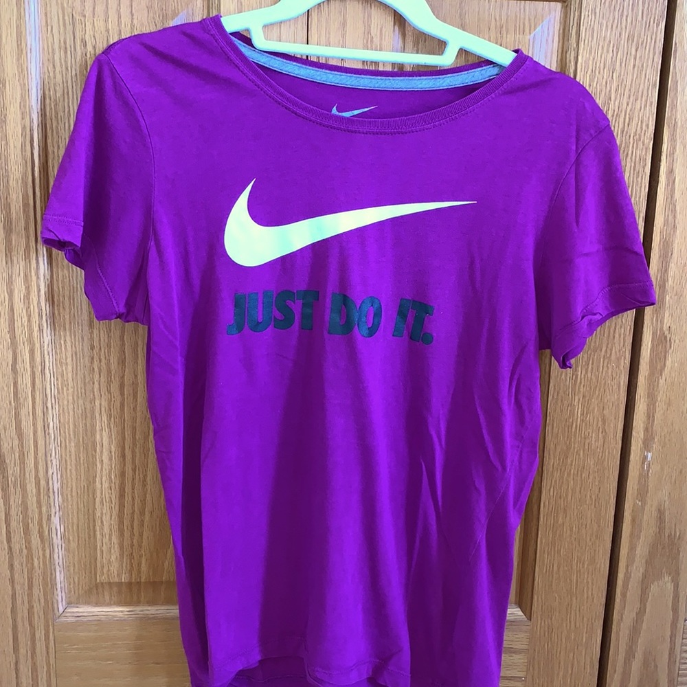 Magenta/pink/purple Nike Just Do It shirt - slim fit